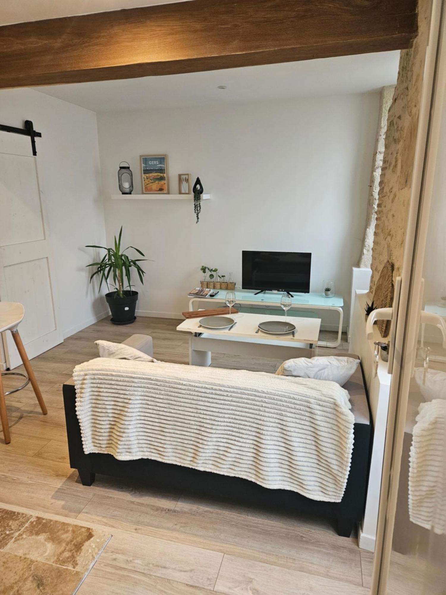 Appartement Centre Historique D'오슈 외부 사진